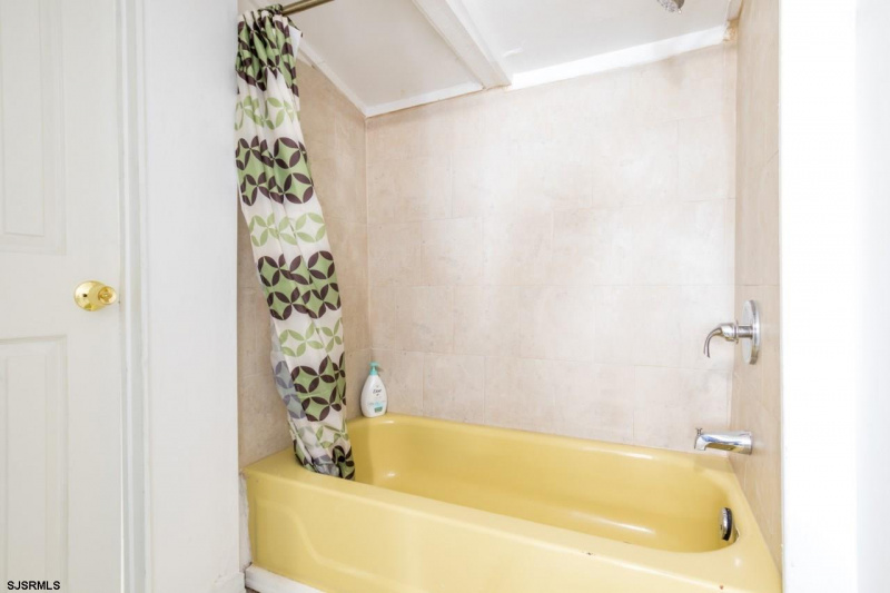 114 Texas, Atlantic City, New Jersey 08401, 3 Bedrooms Bedrooms, 6 Rooms Rooms,1 BathroomBathrooms,Residential,For Sale,Texas,540367