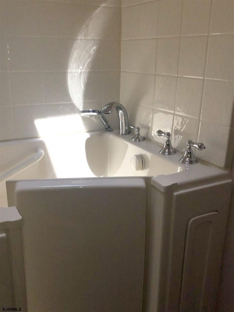 19 LEWIS, Egg Harbor Township, New Jersey 08234, 2 Bedrooms Bedrooms, 4 Rooms Rooms,2 BathroomsBathrooms,Residential,For Sale,LEWIS,540484