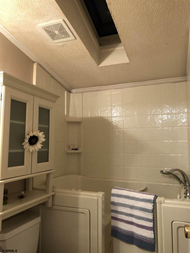 19 LEWIS, Egg Harbor Township, New Jersey 08234, 2 Bedrooms Bedrooms, 4 Rooms Rooms,2 BathroomsBathrooms,Residential,For Sale,LEWIS,540484