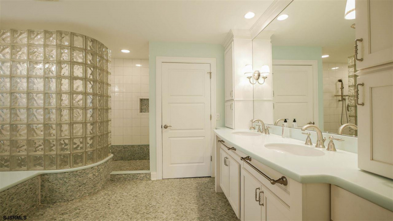 9219 Atlantic, New Jersey 08402, 4 Bedrooms Bedrooms, 9 Rooms Rooms,3 BathroomsBathrooms,Rental non-commercial,For Sale,Atlantic,540520