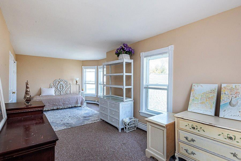 742 Moore, Ocean City, New Jersey 08226, 5 Bedrooms Bedrooms, 12 Rooms Rooms,3 BathroomsBathrooms,Condominium,For Sale,Moore,540549