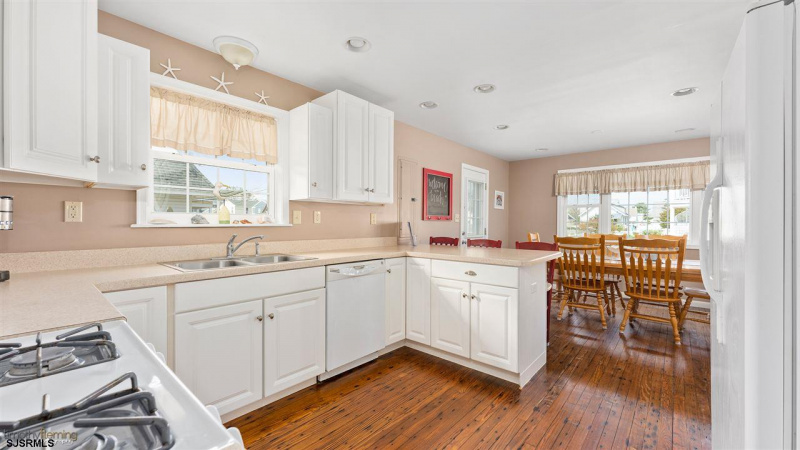 102 Forget Me Not, Wildwood Crest, New Jersey 08260-1278, 5 Bedrooms Bedrooms, 11 Rooms Rooms,4 BathroomsBathrooms,Residential,For Sale,Forget Me Not,540578