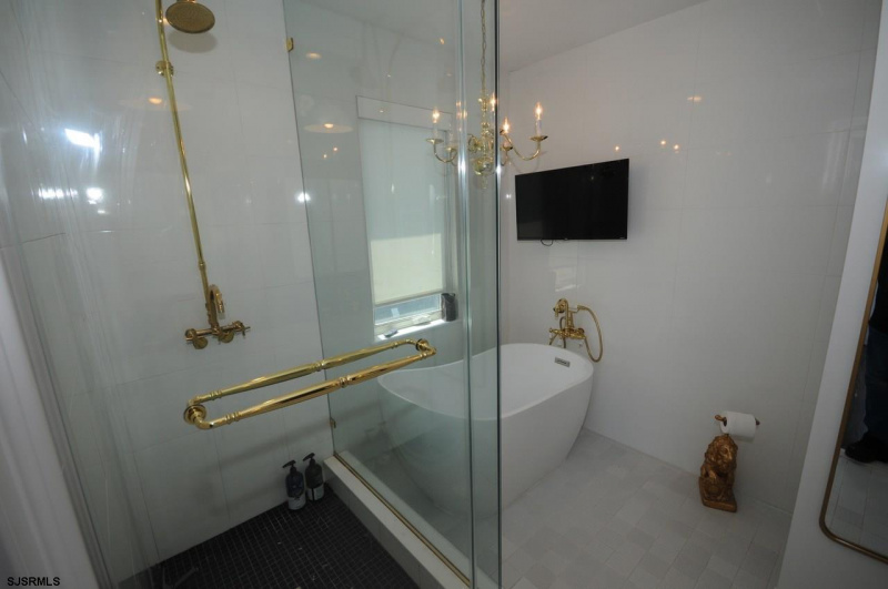 102 Richards, Ventnor, New Jersey 08406, 4 Bedrooms Bedrooms, 13 Rooms Rooms,4 BathroomsBathrooms,Residential,For Sale,Richards,540611