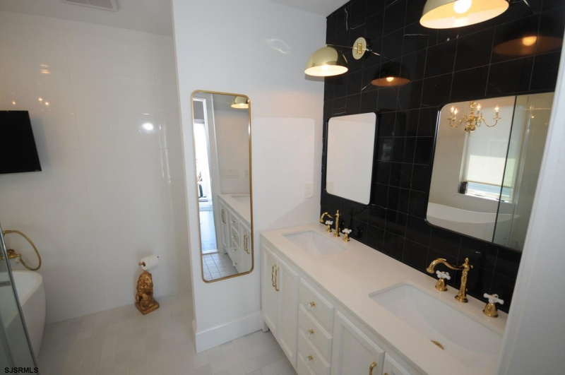 102 Richards, Ventnor, New Jersey 08406, 4 Bedrooms Bedrooms, 13 Rooms Rooms,4 BathroomsBathrooms,Residential,For Sale,Richards,540611