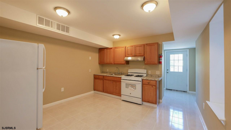 206 Arizona Ave, Atlantic City, New Jersey 08401, 3 Bedrooms Bedrooms, 6 Rooms Rooms,1 BathroomBathrooms,Residential,For Sale,Arizona Ave,540634