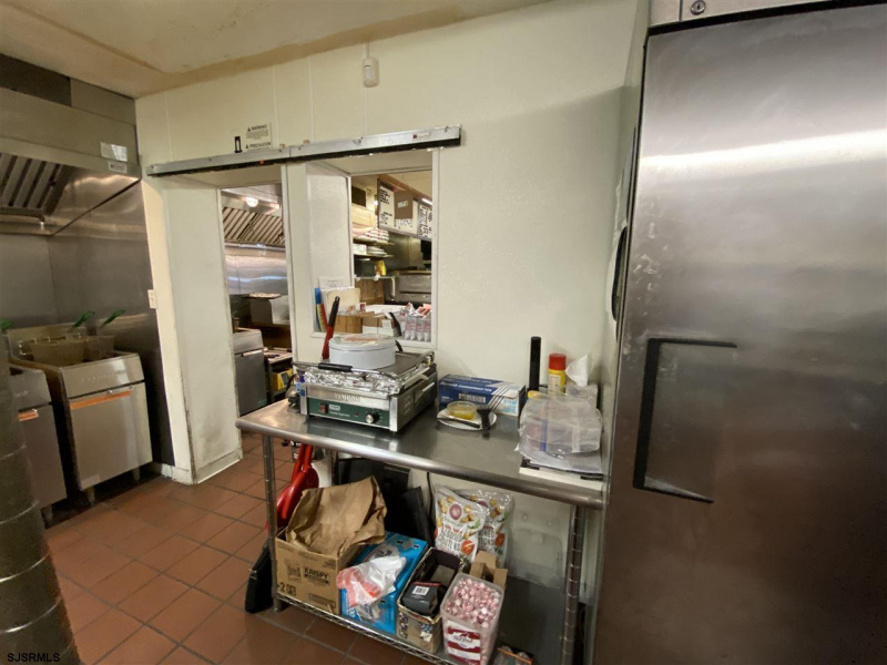 402 Zion, Egg Harbor Township, New Jersey 08234, ,1 BathroomBathrooms,Commercial/industrial,For Sale,Zion,540694