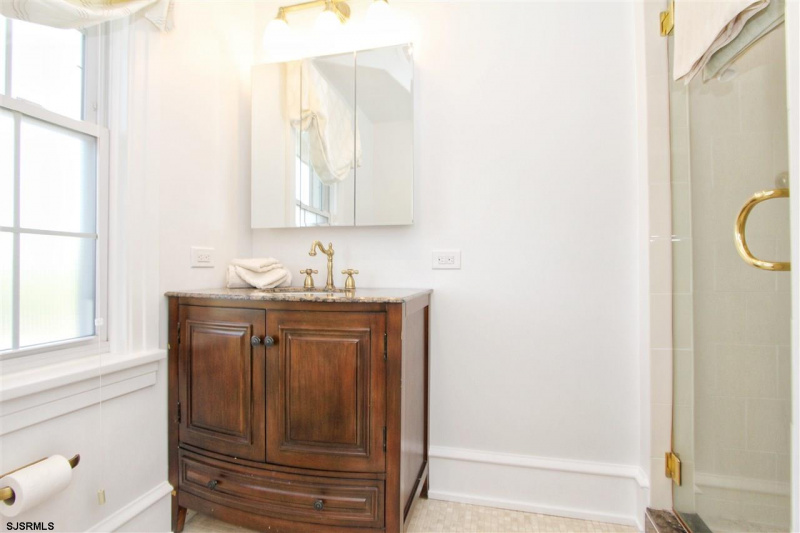 6104 Ventnor, Ventnor, New Jersey 08406, 4 Bedrooms Bedrooms, 10 Rooms Rooms,2 BathroomsBathrooms,Residential,For Sale,Ventnor,540762