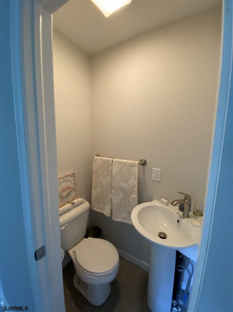 10 Robin Rd, Egg Harbor Township, New Jersey 08234, 3 Bedrooms Bedrooms, 9 Rooms Rooms,1 BathroomBathrooms,Residential,For Sale,Robin Rd,540825
