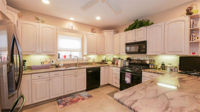 19 Madison, Margate, New Jersey 08402-1023, 3 Bedrooms Bedrooms, 6 Rooms Rooms,2 BathroomsBathrooms,Condominium,For Sale,Madison,540823