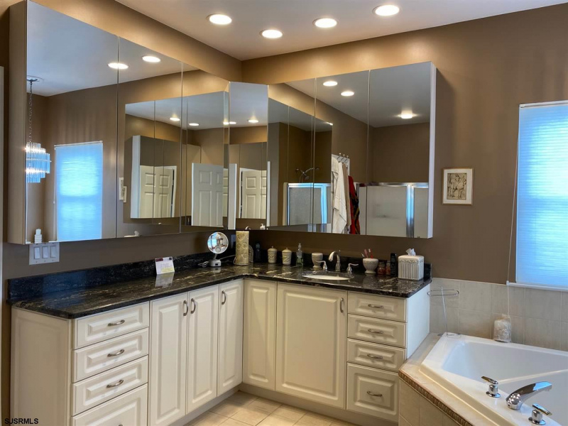 19 Madison, Margate, New Jersey 08402-1023, 3 Bedrooms Bedrooms, 6 Rooms Rooms,2 BathroomsBathrooms,Condominium,For Sale,Madison,540823