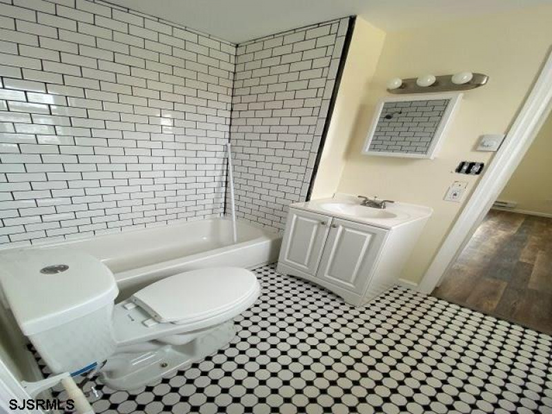 33 North Carolina, New Jersey 08401, 1 Bedroom Bedrooms, 4 Rooms Rooms,1 BathroomBathrooms,Rental non-commercial,For Sale,North Carolina,540863