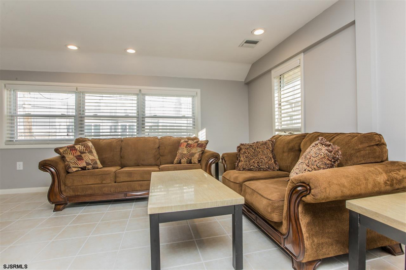 9505 Atlantic Ave. #2, New Jersey 08402, 2 Bedrooms Bedrooms, 5 Rooms Rooms,2 BathroomsBathrooms,Rental non-commercial,For Sale,Atlantic Ave. #2,540978