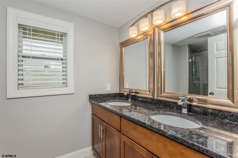 9505 Atlantic Ave. #2, New Jersey 08402, 2 Bedrooms Bedrooms, 5 Rooms Rooms,2 BathroomsBathrooms,Rental non-commercial,For Sale,Atlantic Ave. #2,540979