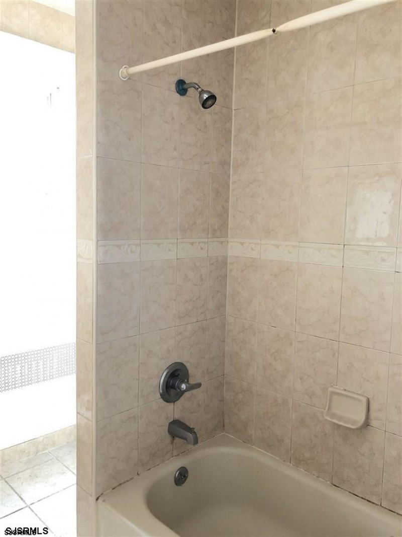 118 Laclede Pl, New Jersey 08401, 4 Bedrooms Bedrooms, 10 Rooms Rooms,2 BathroomsBathrooms,Rental non-commercial,For Sale,Laclede Pl,540988