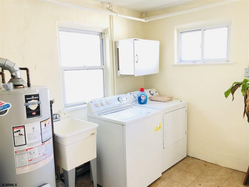 118 Laclede Pl, New Jersey 08401, 4 Bedrooms Bedrooms, 10 Rooms Rooms,2 BathroomsBathrooms,Rental non-commercial,For Sale,Laclede Pl,540988