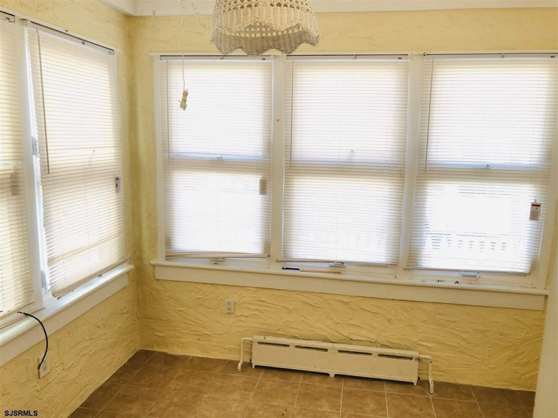 118 Laclede Pl, New Jersey 08401, 4 Bedrooms Bedrooms, 10 Rooms Rooms,2 BathroomsBathrooms,Rental non-commercial,For Sale,Laclede Pl,540988