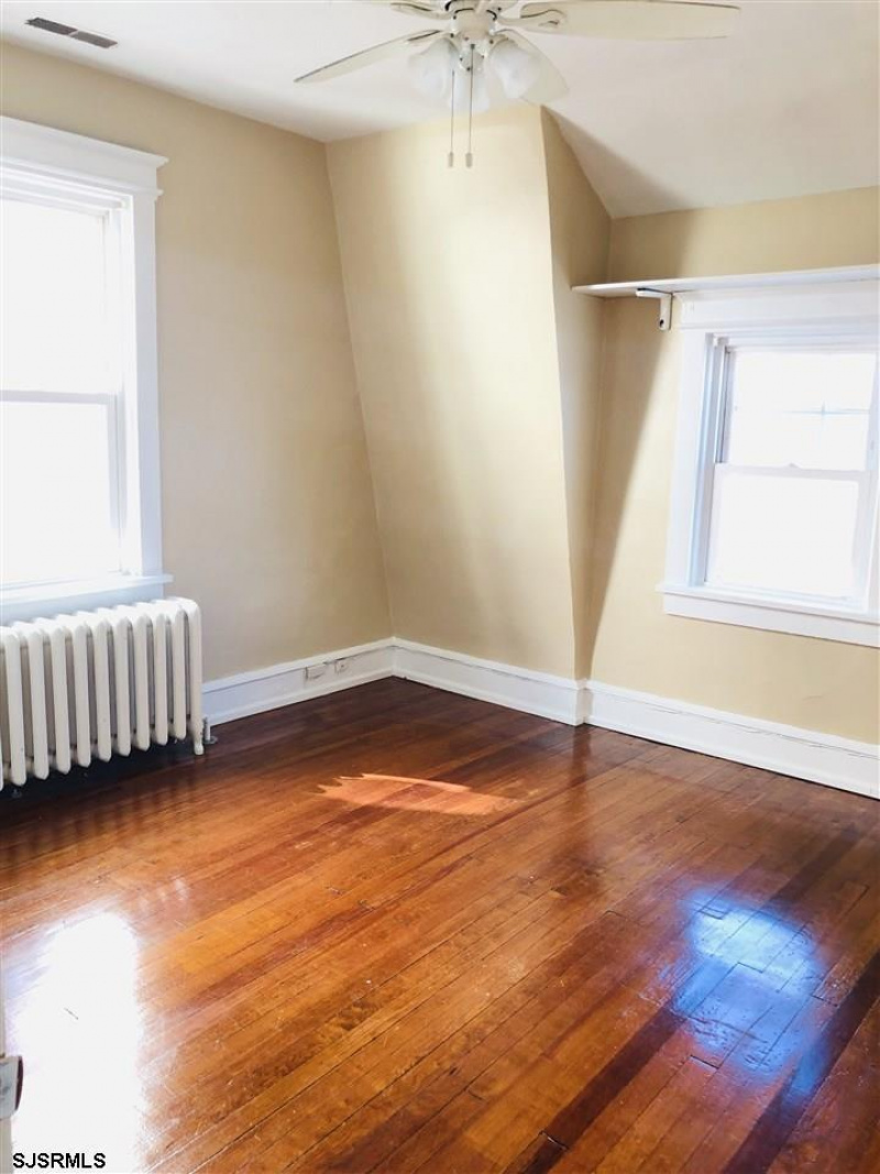 118 Laclede Pl, New Jersey 08401, 4 Bedrooms Bedrooms, 10 Rooms Rooms,2 BathroomsBathrooms,Rental non-commercial,For Sale,Laclede Pl,540988