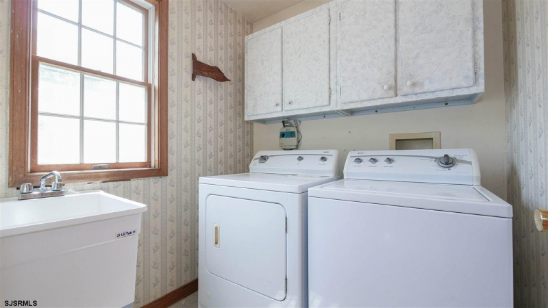 418 SHORE ROAD, Absecon, New Jersey 08201, 4 Bedrooms Bedrooms, 10 Rooms Rooms,3 BathroomsBathrooms,Residential,For Sale,SHORE ROAD,541097