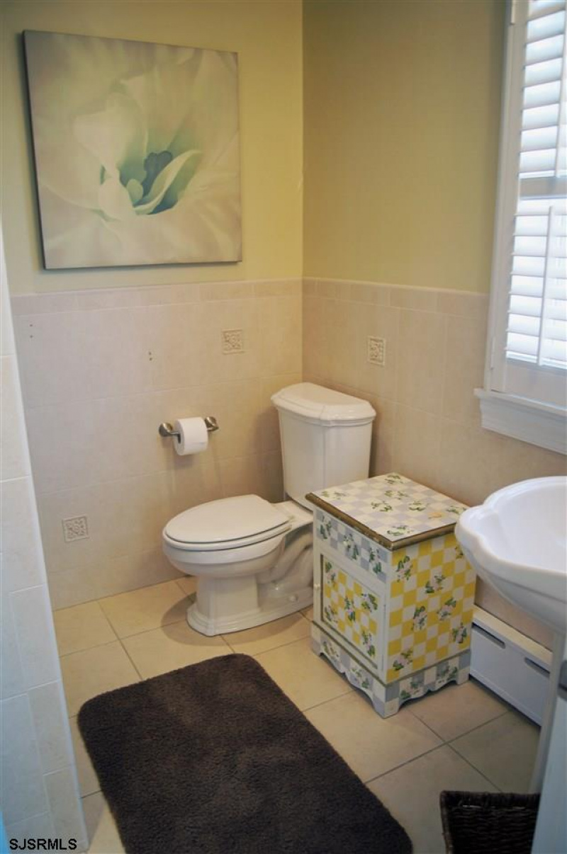 105 Wissahickon, New Jersey 08406, 4 Bedrooms Bedrooms, 9 Rooms Rooms,2 BathroomsBathrooms,Rental non-commercial,For Sale,Wissahickon,541183