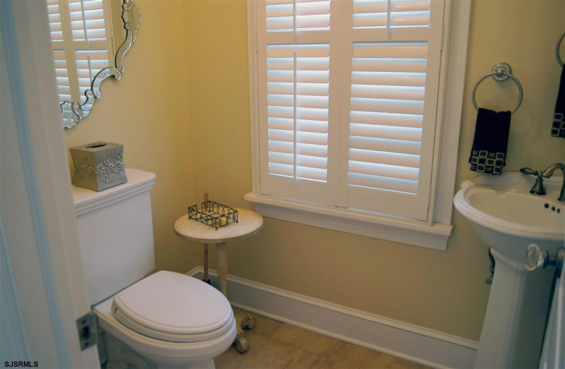 105 Wissahickon, New Jersey 08406, 4 Bedrooms Bedrooms, 9 Rooms Rooms,2 BathroomsBathrooms,Rental non-commercial,For Sale,Wissahickon,541183