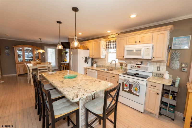 15 43rd, Sea Isle City, New Jersey 08243, 4 Bedrooms Bedrooms, 10 Rooms Rooms,2 BathroomsBathrooms,Residential,For Sale,43rd,541285