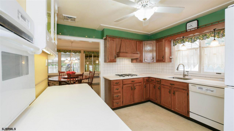 605 Broad, Northfield, New Jersey 08225, 5 Bedrooms Bedrooms, 9 Rooms Rooms,2 BathroomsBathrooms,Residential,For Sale,Broad,541354