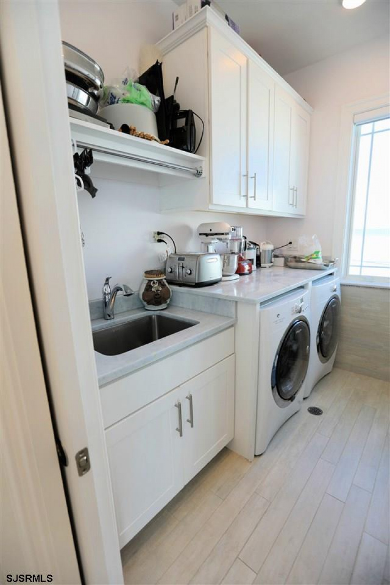 109 Knight, Margate, New Jersey 08402, 5 Bedrooms Bedrooms, 10 Rooms Rooms,4 BathroomsBathrooms,Residential,For Sale,Knight,541376