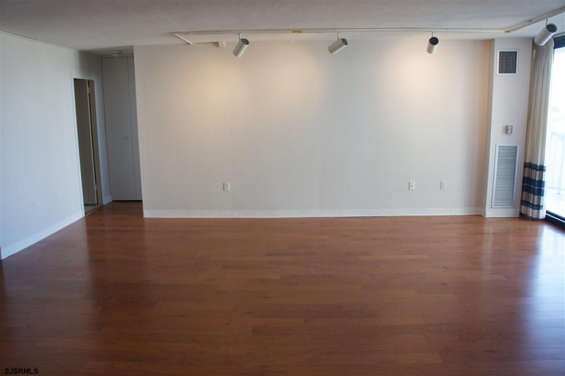 111 16th Ave, Longport, New Jersey 08403, 1 Bedroom Bedrooms, 4 Rooms Rooms,1 BathroomBathrooms,Condominium,For Sale,16th Ave,541427