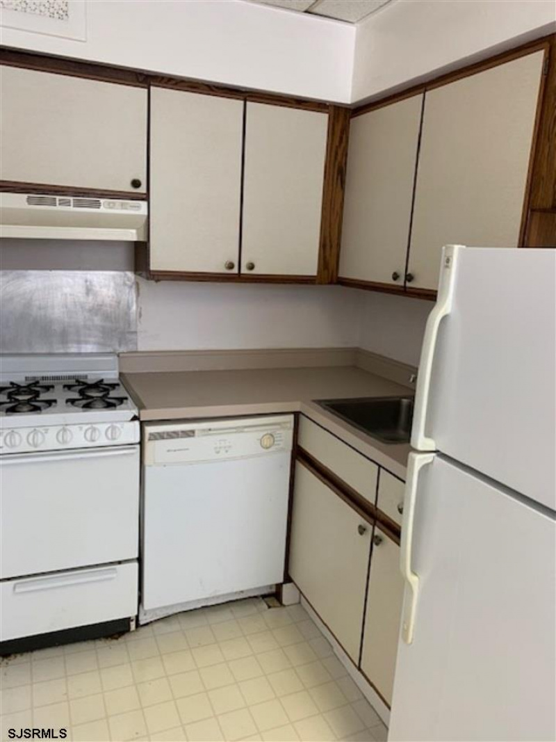 117 Dr. Martin Luther King, New Jersey 08401, 1 Bedroom Bedrooms, 4 Rooms Rooms,1 BathroomBathrooms,Rental non-commercial,For Sale,Dr. Martin Luther King,541528