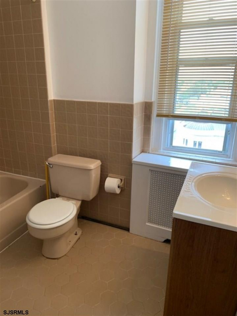 117 Dr. Martin Luther King, New Jersey 08401, 1 Bedroom Bedrooms, 4 Rooms Rooms,1 BathroomBathrooms,Rental non-commercial,For Sale,Dr. Martin Luther King,541528