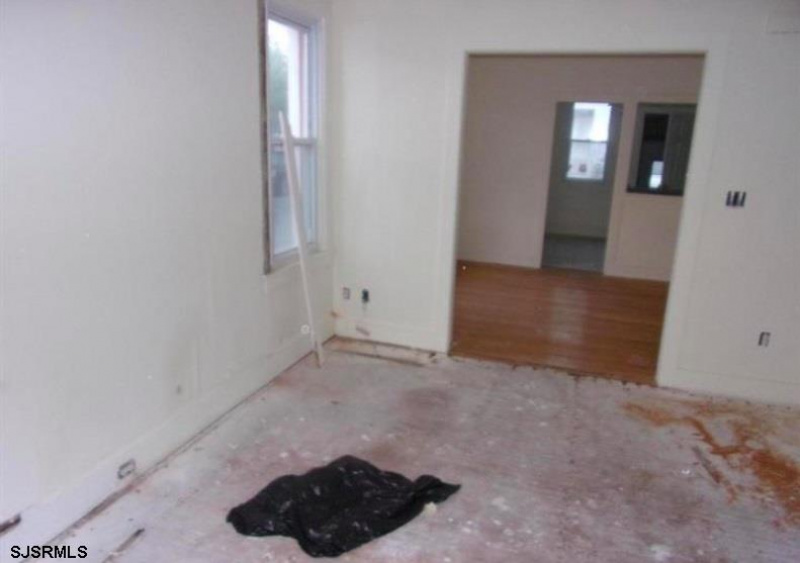 139 Newport Ave, Ventnor, New Jersey 08406, 3 Bedrooms Bedrooms, 6 Rooms Rooms,1 BathroomBathrooms,Residential,For Sale,Newport Ave,541582
