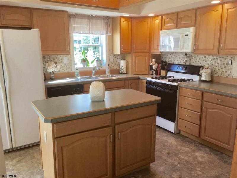 114 Royal St George, Mays Landing, New Jersey 08330, 3 Bedrooms Bedrooms, 6 Rooms Rooms,2 BathroomsBathrooms,Residential,For Sale,Royal St George,541587
