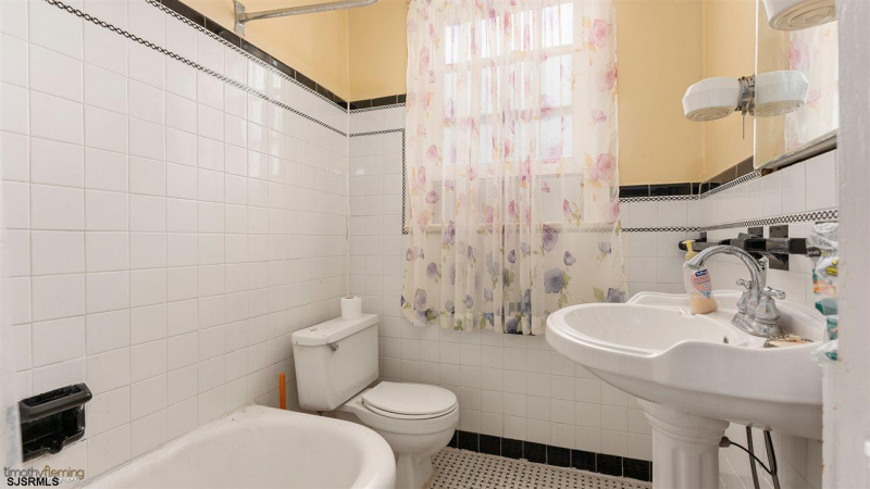 2207 Atlantic Ave, North Wildwood, New Jersey 08260, 7 Bedrooms Bedrooms, 13 Rooms Rooms,3 BathroomsBathrooms,Residential,For Sale,Atlantic Ave,541634