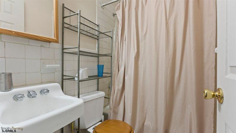 2207 Atlantic Ave, North Wildwood, New Jersey 08260, 7 Bedrooms Bedrooms, 13 Rooms Rooms,3 BathroomsBathrooms,Residential,For Sale,Atlantic Ave,541634