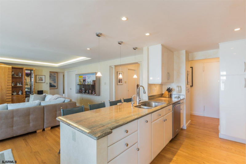101 Plaza, Atlantic City, New Jersey 08401, 3 Bedrooms Bedrooms, 6 Rooms Rooms,3 BathroomsBathrooms,Condominium,For Sale,Plaza,541660