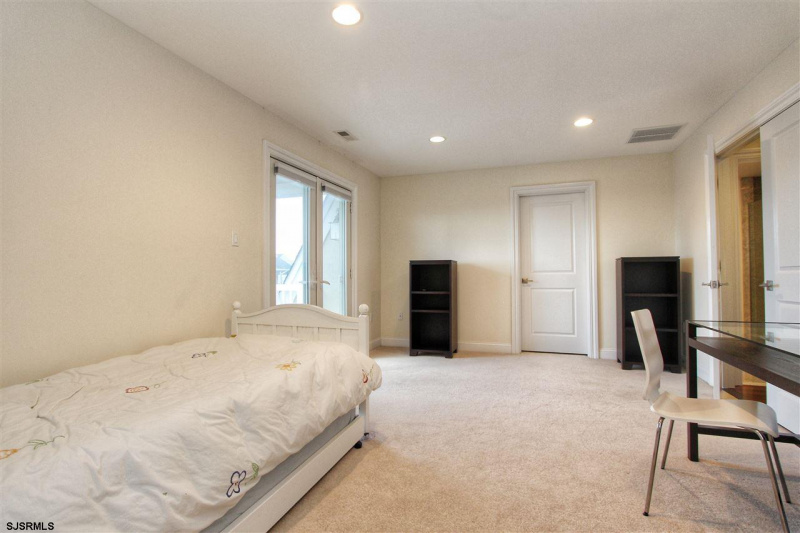 113 Harvard, Ventnor, New Jersey 08406, 5 Bedrooms Bedrooms, 13 Rooms Rooms,4 BathroomsBathrooms,Residential,For Sale,Harvard,541686