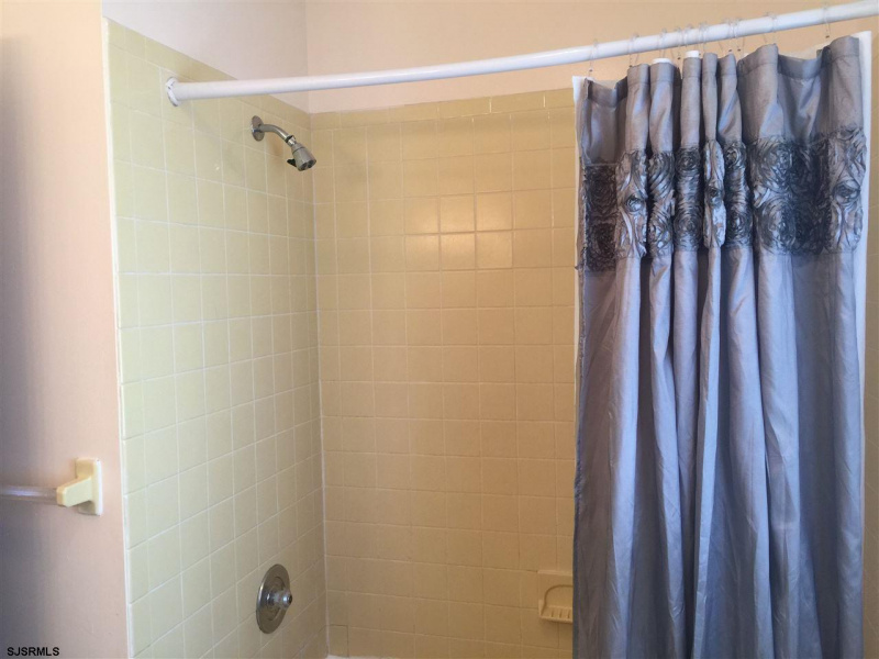 32 GIRARD, New Jersey 08203, 3 Bedrooms Bedrooms, 7 Rooms Rooms,2 BathroomsBathrooms,Rental non-commercial,For Sale,GIRARD,541704