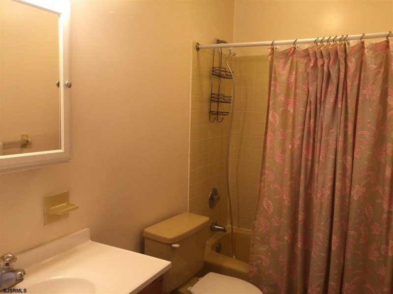 32 GIRARD, New Jersey 08203, 3 Bedrooms Bedrooms, 7 Rooms Rooms,2 BathroomsBathrooms,Rental non-commercial,For Sale,GIRARD,541704