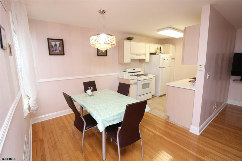 200 Decatur Ave - WINTER RENTAL 2020-2021, New Jersey 08402, 2 Bedrooms Bedrooms, 4 Rooms Rooms,2 BathroomsBathrooms,Rental non-commercial,For Sale,Decatur Ave - WINTER RENTAL 2020-2021,541736