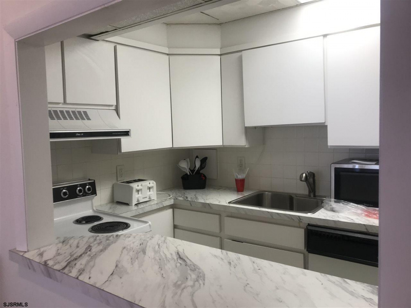 101 Raleigh, New Jersey 08401, 2 Bedrooms Bedrooms, 6 Rooms Rooms,1 BathroomBathrooms,Rental non-commercial,For Sale,Raleigh,541739