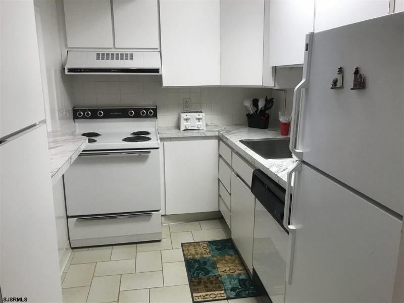 101 Raleigh, New Jersey 08401, 2 Bedrooms Bedrooms, 6 Rooms Rooms,1 BathroomBathrooms,Rental non-commercial,For Sale,Raleigh,541739