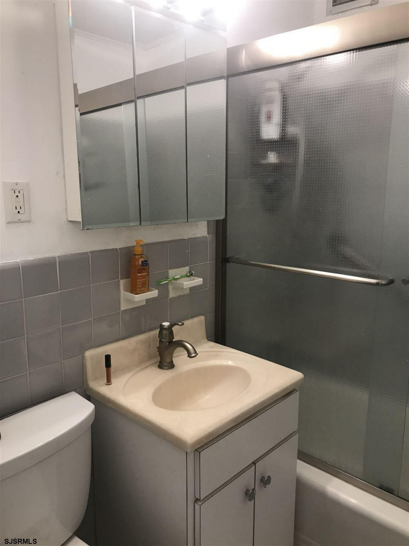 101 Raleigh, New Jersey 08401, 1 Bedroom Bedrooms, 5 Rooms Rooms,1 BathroomBathrooms,Rental non-commercial,For Sale,Raleigh,541743