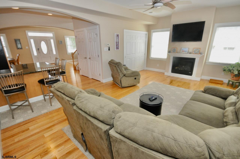 210 4th Street, Brigantine, New Jersey 08203-0103, 4 Bedrooms Bedrooms, 12 Rooms Rooms,2 BathroomsBathrooms,Residential,For Sale,4th Street,541731