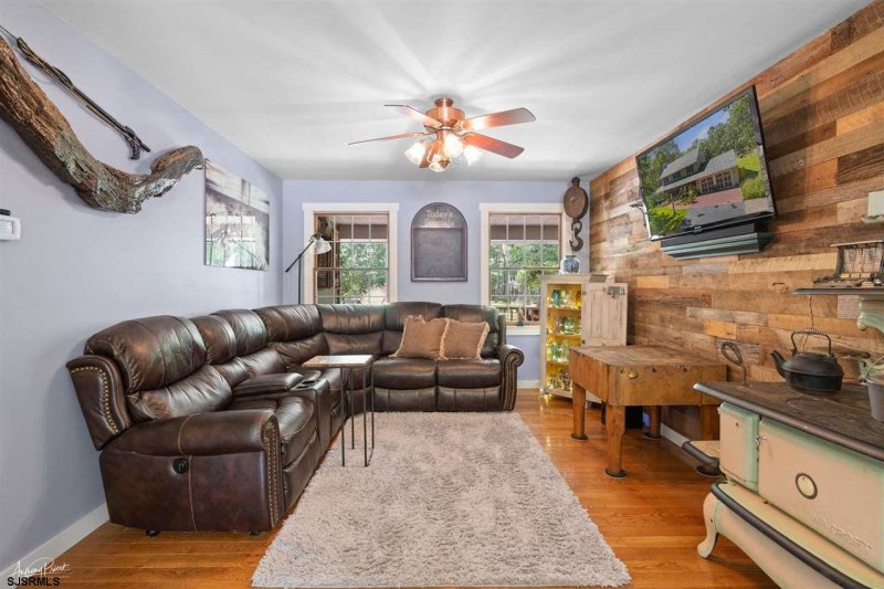 310 Perry Rd, Petersburg, New Jersey 08270, 4 Bedrooms Bedrooms, 13 Rooms Rooms,2 BathroomsBathrooms,Residential,For Sale,Perry Rd,541748