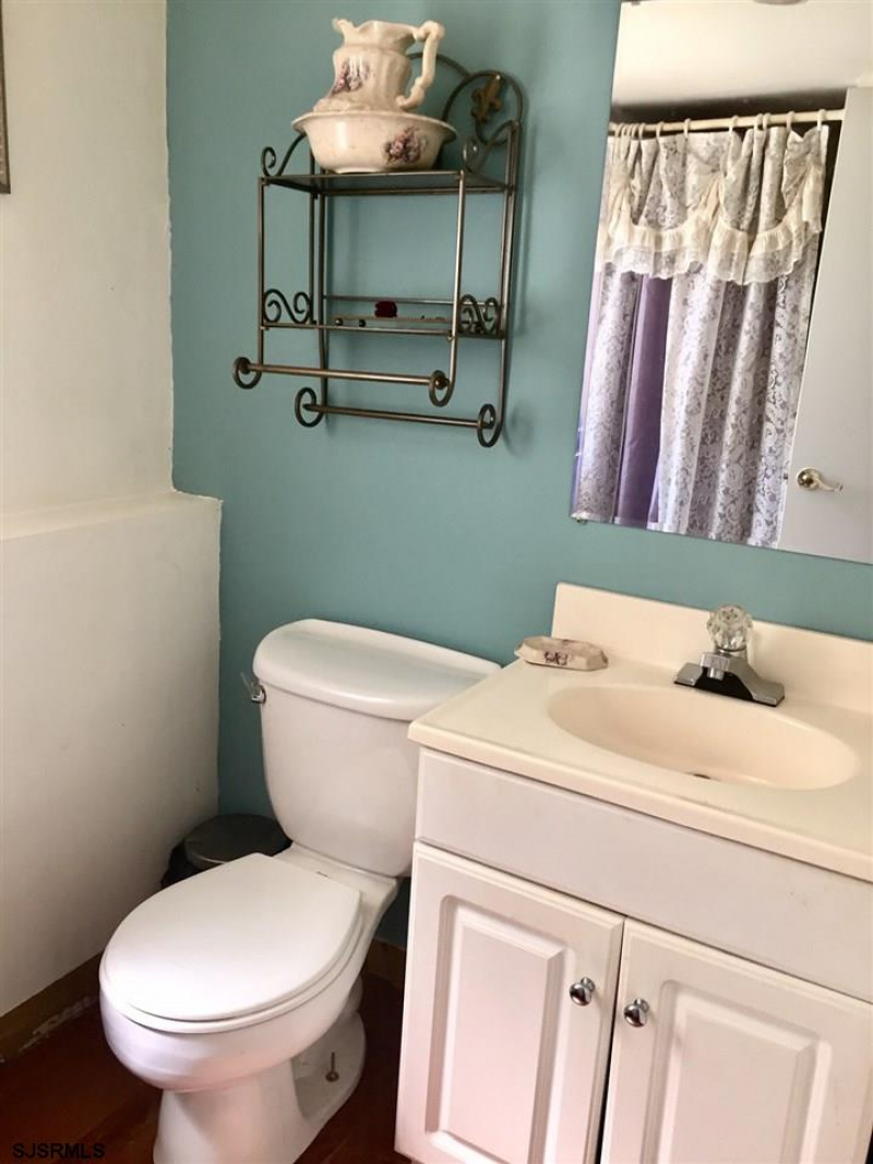 907 Elm Ave, Absecon, New Jersey 08201, 4 Bedrooms Bedrooms, 8 Rooms Rooms,2 BathroomsBathrooms,Residential,For Sale,Elm Ave,541750