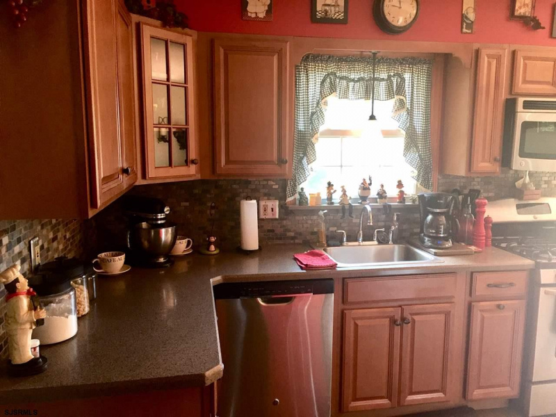 907 Elm Ave, Absecon, New Jersey 08201, 4 Bedrooms Bedrooms, 8 Rooms Rooms,2 BathroomsBathrooms,Residential,For Sale,Elm Ave,541750
