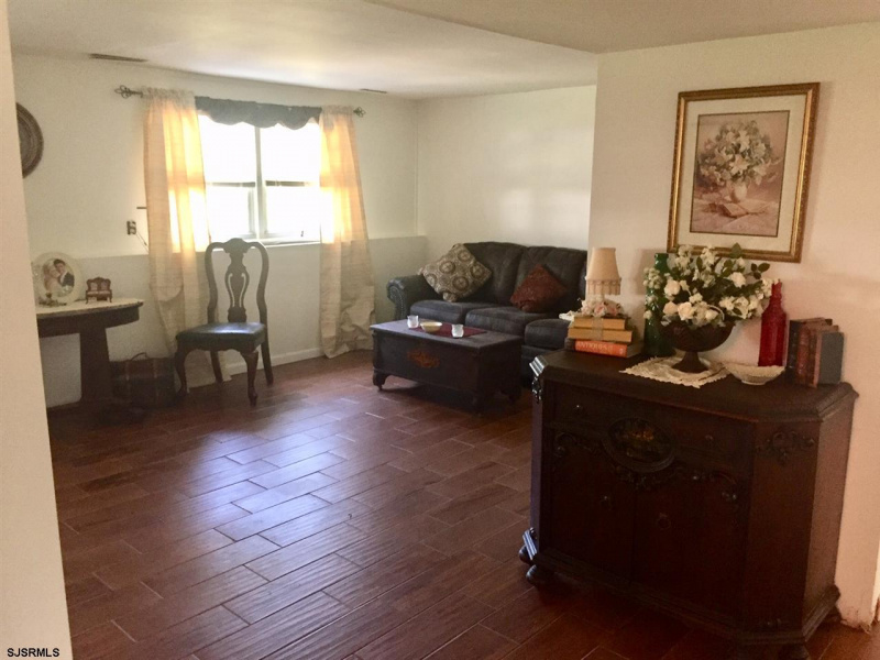 907 Elm Ave, Absecon, New Jersey 08201, 4 Bedrooms Bedrooms, 8 Rooms Rooms,2 BathroomsBathrooms,Residential,For Sale,Elm Ave,541750