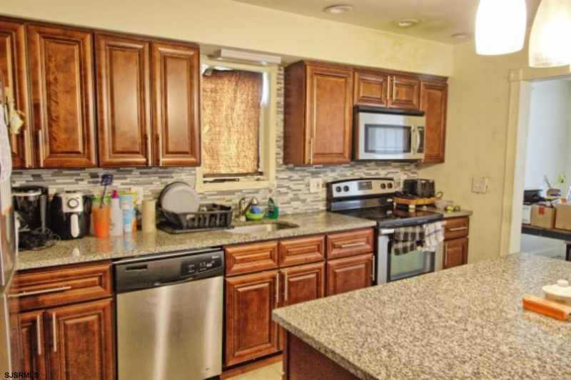 520 Middle, Hammonton, New Jersey 08037, 4 Bedrooms Bedrooms, 8 Rooms Rooms,2 BathroomsBathrooms,Residential,For Sale,Middle,541785