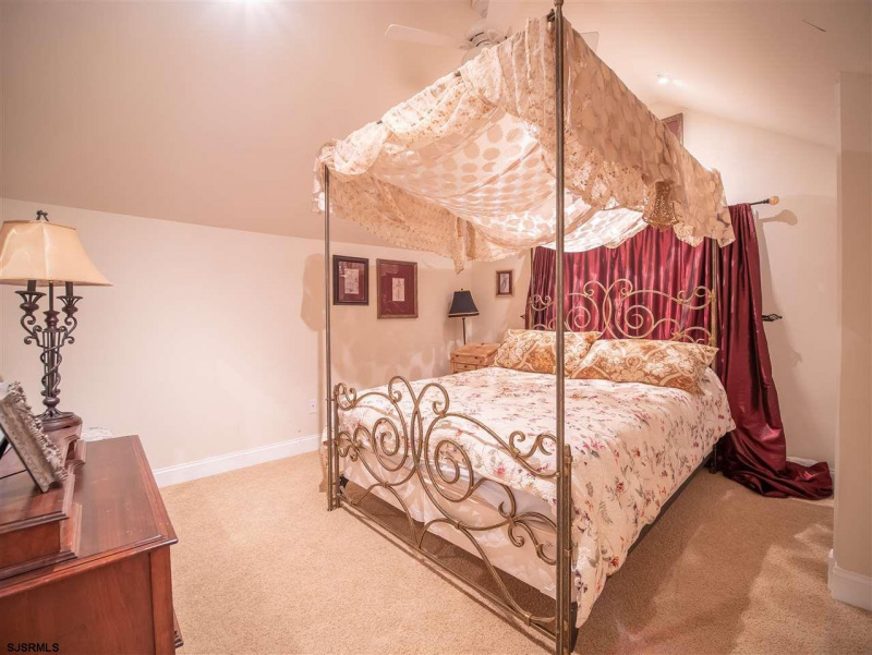 100 Cornwall, Ventnor, New Jersey 08406, 9 Bedrooms Bedrooms, 12 Rooms Rooms,4 BathroomsBathrooms,Residential,For Sale,Cornwall,541872