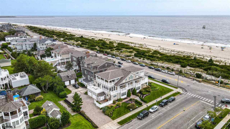 1401 Beach, Cape May, New Jersey 08204, 8 Bedrooms Bedrooms, 15 Rooms Rooms,6 BathroomsBathrooms,Residential,For Sale,Beach,541902